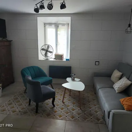 Renovee Dans Maison Ancienne Апартаменты *